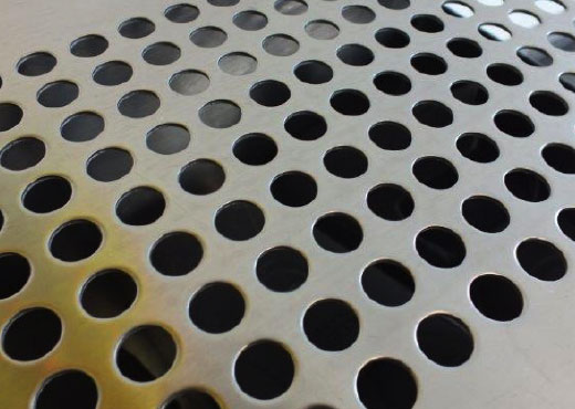 [Translate to english:] Metallteil Reinraumtechnik
