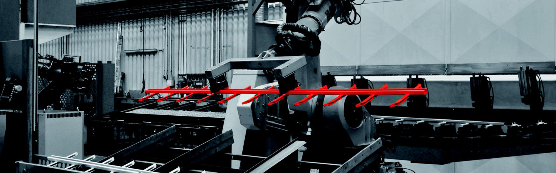 [Translate to english:] LMB-Sicherheitssteigleitern in der Produktion 